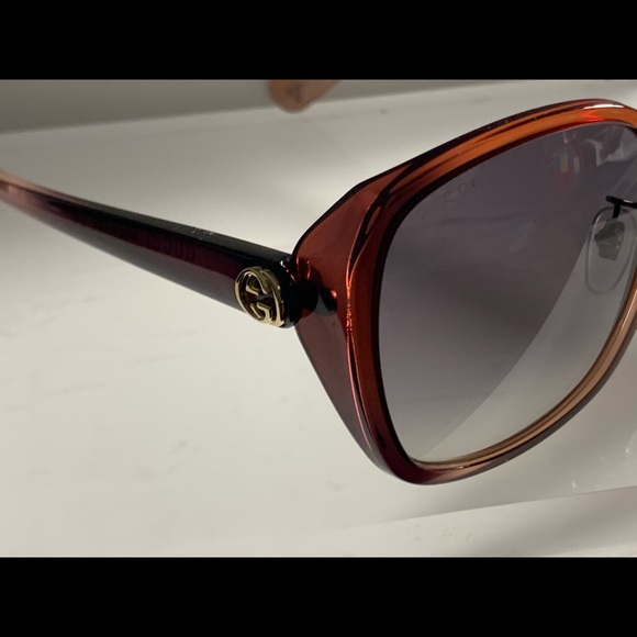 Gucci Sunglasses - Picture 6 of 7